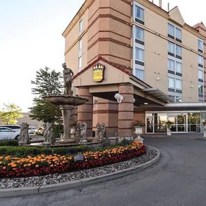 Monte Carlo Inn Airport Suites