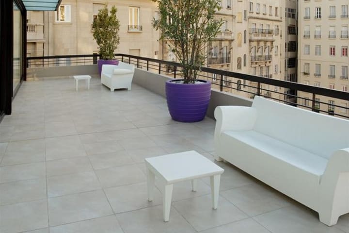 Terraza con vista a la ciudad en Dazzler Flats Quartier