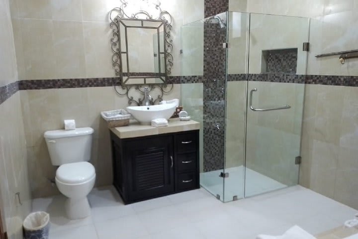 Baño de la casa principal