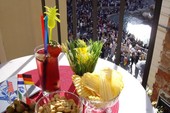 Se ofrece servicio de bar en la terraza del hotel Relais Fontana di Trevi