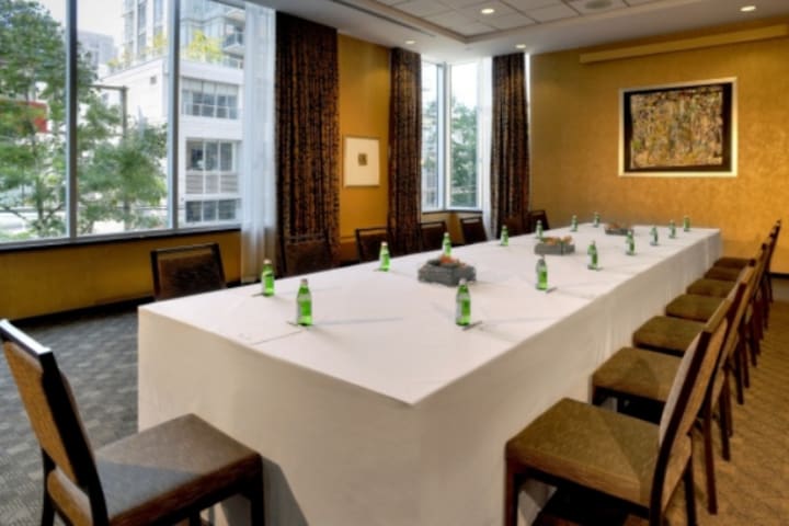 Sala de juntas en el hotel The Westin Grand en Vancouver