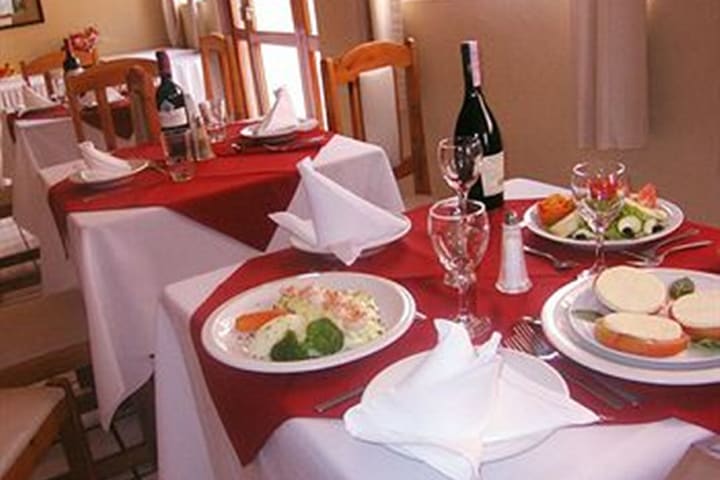 El restaurante del hotel Vesuvio ofrece platillos nacionales e internacionales