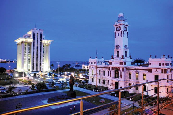 Hotel Emporio Veracruz se localiza en el legendario Paseo del Malecón