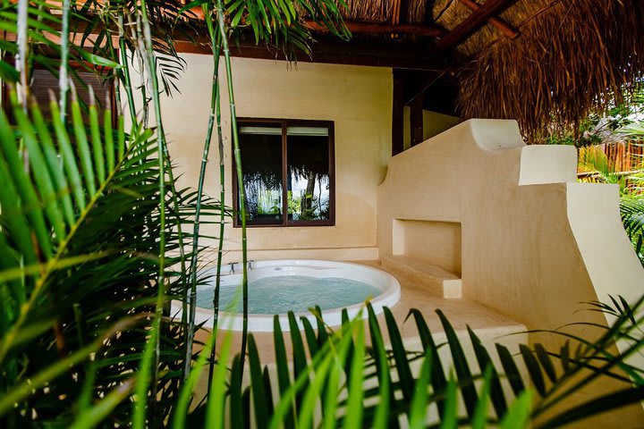 Jacuzzi on the terrace of a superior laguna casita