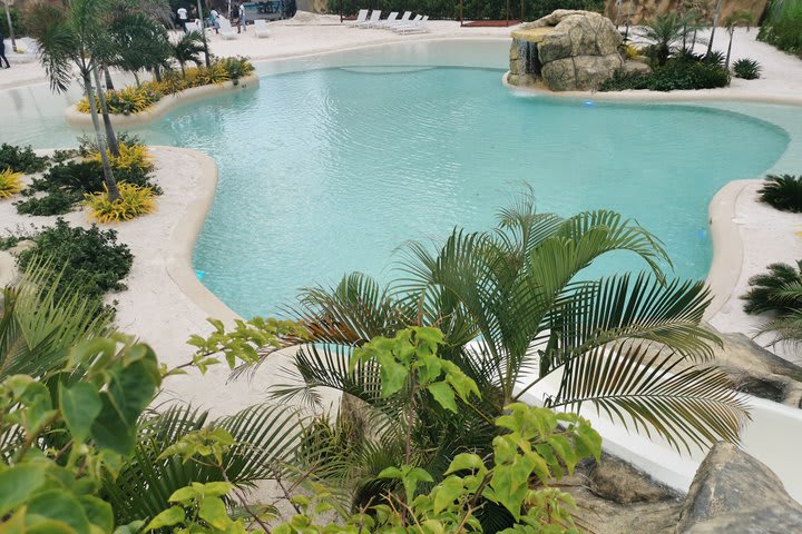 La piscina Oasis ofrece la sensación del mar pero con agua dulce