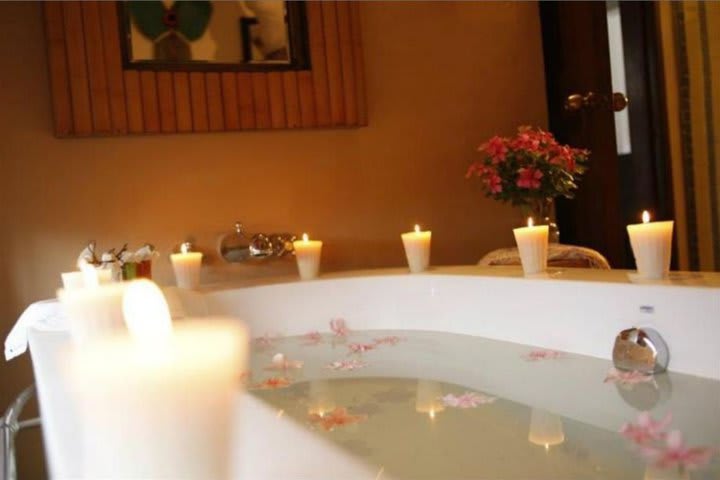 Jacuzzi in a guest room at CasaSandra Boutique