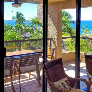 Downtown Kona Condo w/ Pool Access: Walk to Beach!