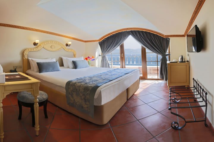 Double or Twin Room with Sea View