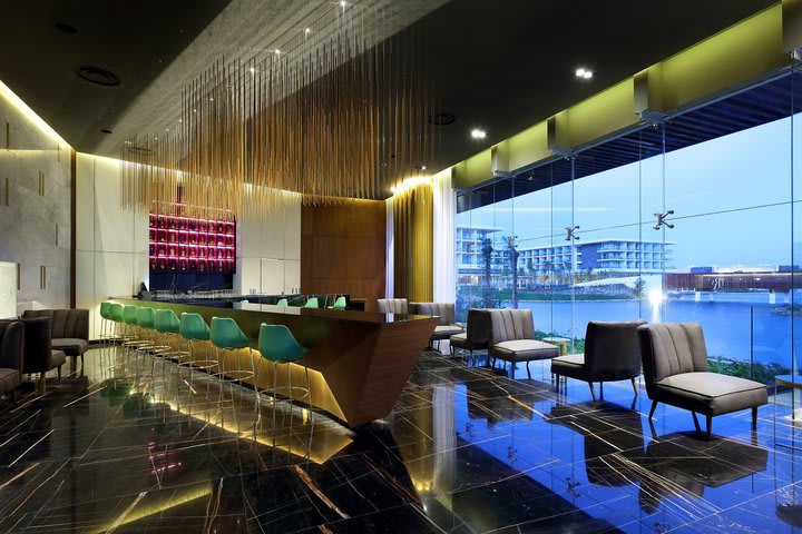 Lobby bar