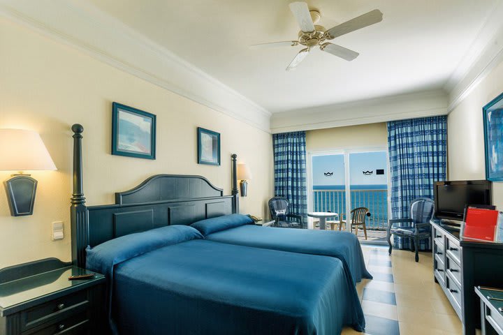 Standard double guest room with ocean view