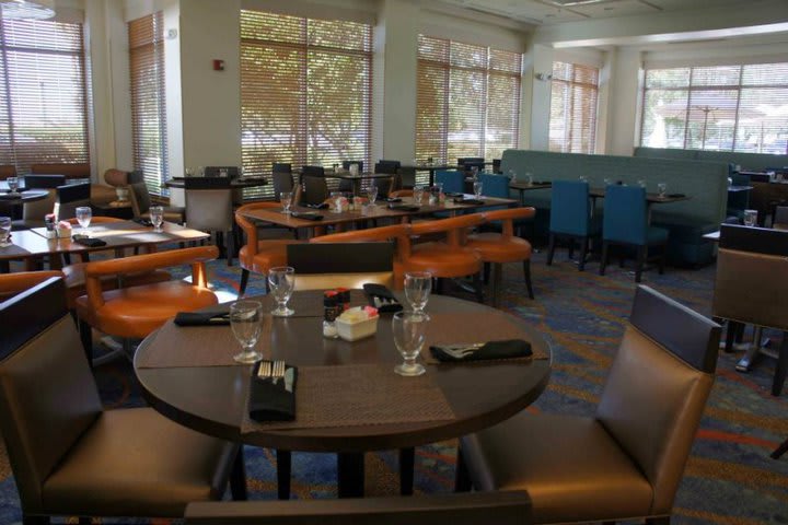 The restaurant at the Hilton Garden Inn at SeaWorld serves buffet breakfast and a la carte dishes