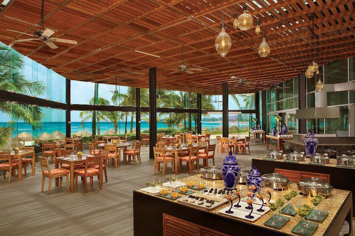 O restaurant with buffet service