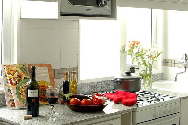 Cocina en un departamento del hotel Buenos Aires Base