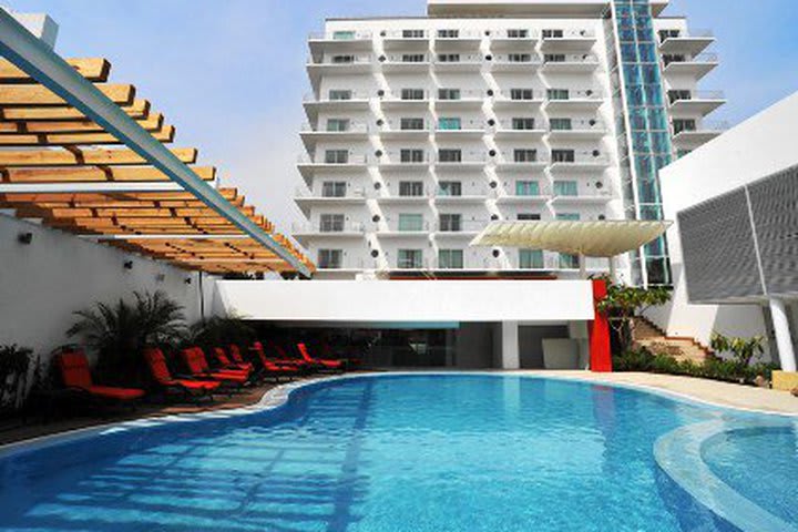 Emporio Veracruz hotel has three swimming pools