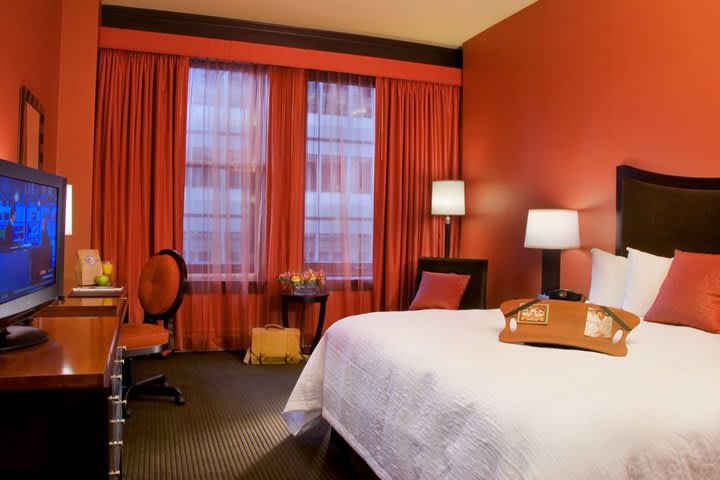 Las habitaciones Hampton Inn Majestic Chicago tienen cama Hampton Cloud 9