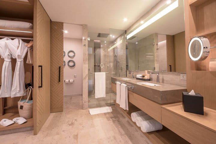 Private bath with shower