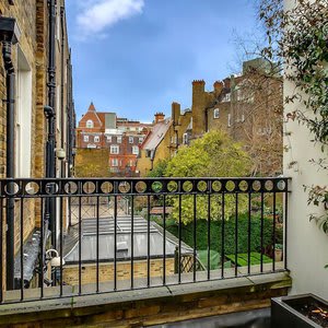 Pont Street Mews Townhouse