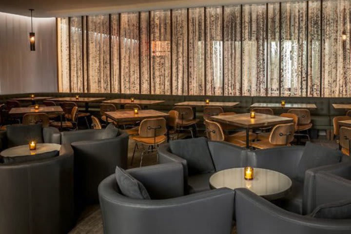 The Westin Grand Central en Nueva York tiene un bar en el lobby