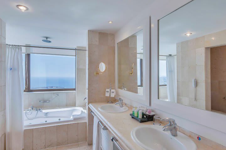 Baño privado de una habitación Junior suite