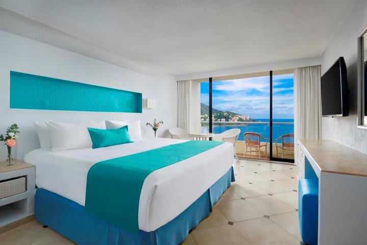 Deluxe king oceanview room