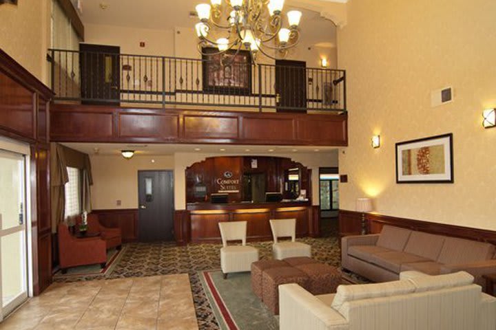 Área de lobby en el hotel Comfort Inn & Suites San Antonio Airport