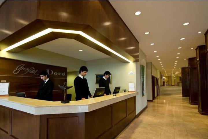 Recepción del Gran Hotel Dorá en Buenos Aires