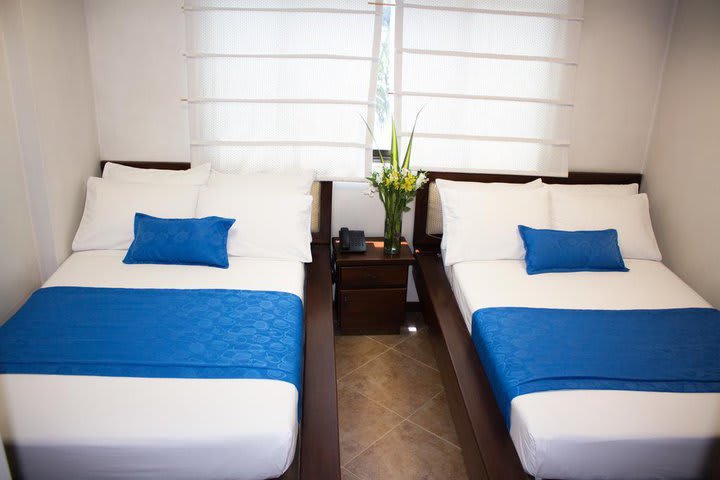 Guest rooms with fan or air conditioning