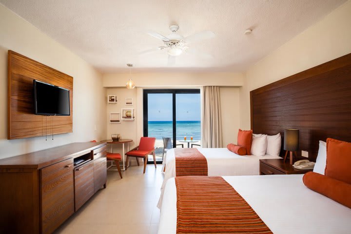 Deluxe double guest room with oceanfront