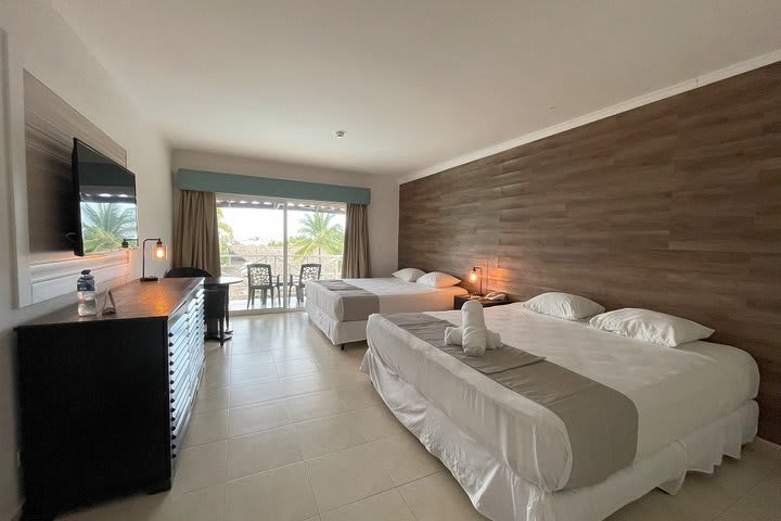 Double guest room with pool view