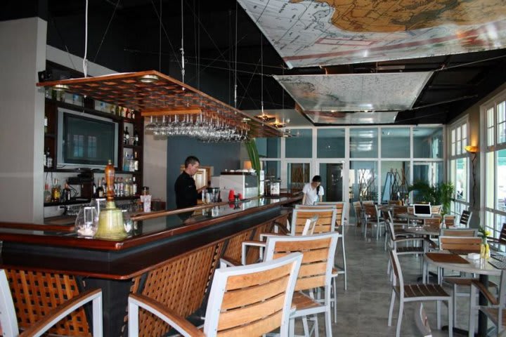 Restaurant of the bar at the Shelter Bay Marina, hotel ideal for sailors in Colon