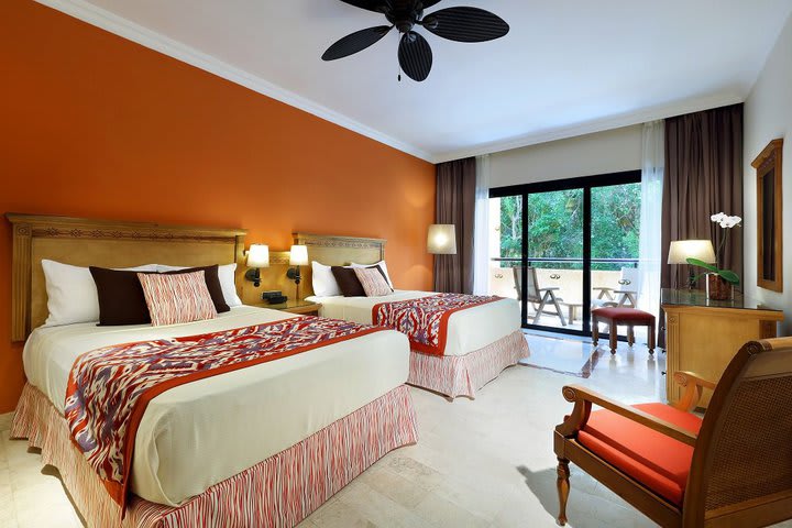 Deluxe guest room with two beds and garden view