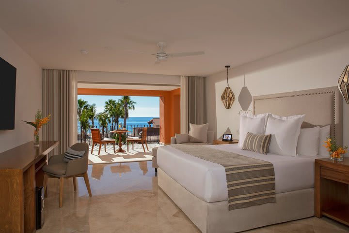 Img - One bedroom suite ocean view - H1BOV