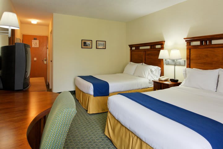 The Holiday Inn Express San Jose has 100 guest rooms