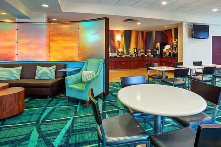 SpringHill Suites by Marriott Schaumburg has a breakfast lounge