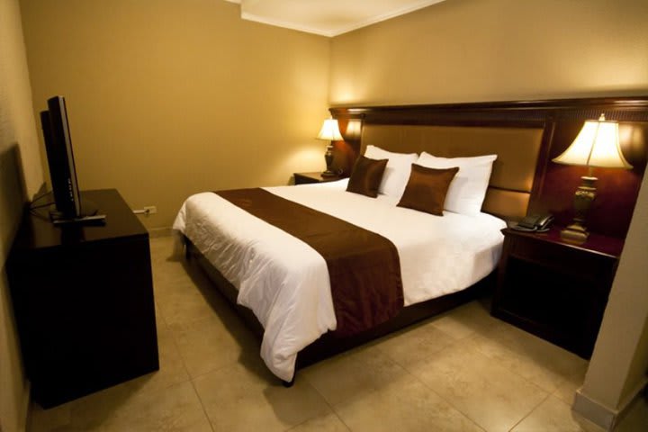 Guest room at the Zona Libre Expo Centro hotel in the surroundings of Colon