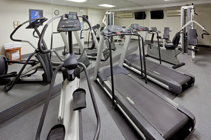 Holiday Inn Express Toronto East - Scarborough tiene un gimnasio