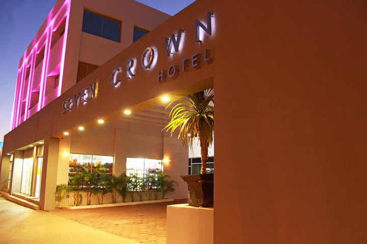 Seven Crown Express and Suites By Kavia