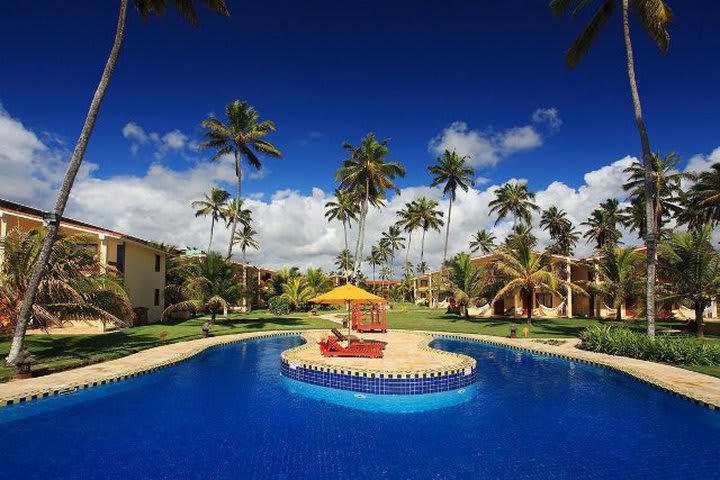 Outdoor swimming pool at the Porto de Galinhas Praia hotel
