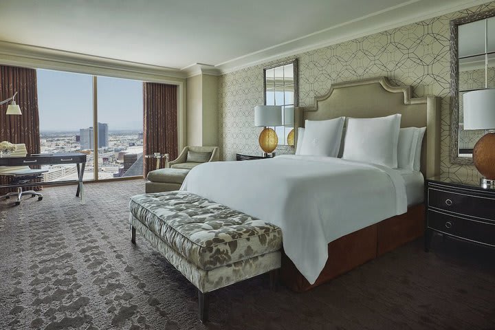 All rooms at the Four Seasons Las Vegas feature floor-to-ceiling windows