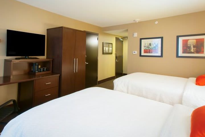 Todas las habitaciones del Courtyard by Marriott New York Manhattan tienen televisión LED