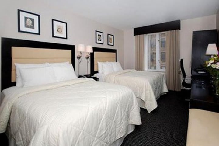 Comfort Inn Times Square has 78 guest rooms
