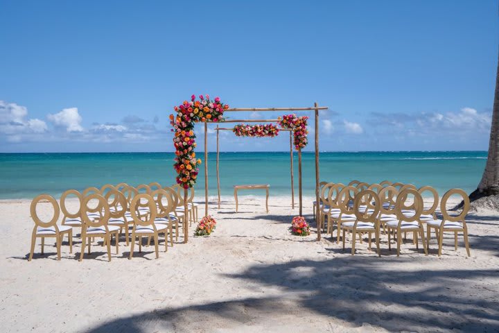 Wedding service on the beach