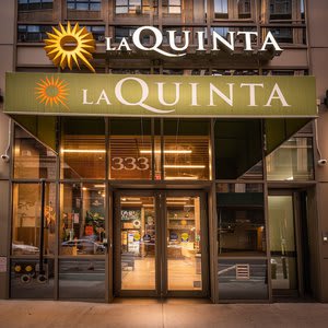 La Quinta Inn & Suites by Wyndham Times Square South