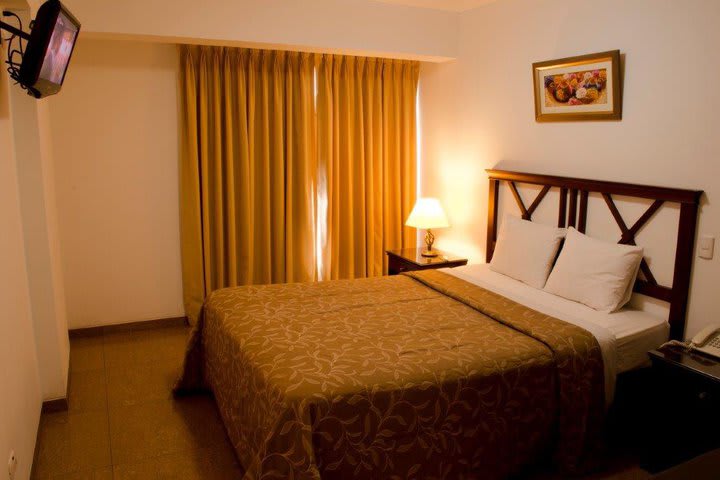 Guest rooms offer LCD TV