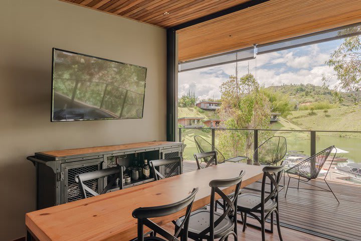 Comedor de una Cabaña Premium con jacuzzi