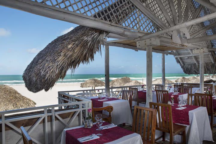 Restaurante con vista al mar