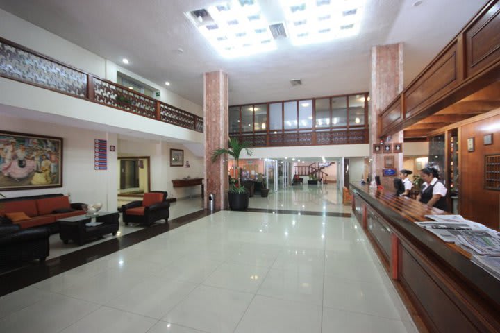 Vista completa del lobby