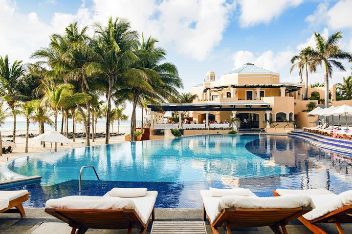 Piscina del hotel