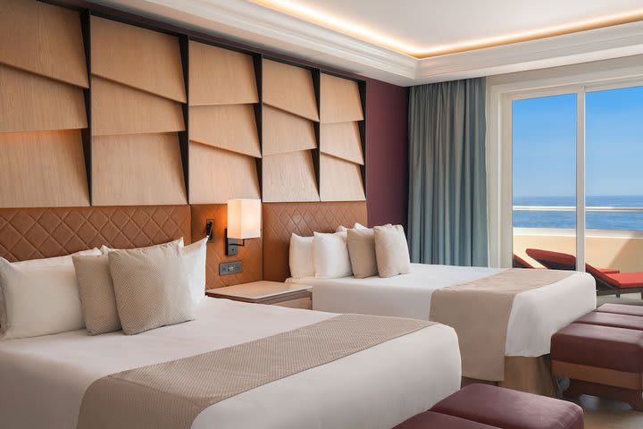 Img - Junior Suite, 2 Double Beds, Oceanfront