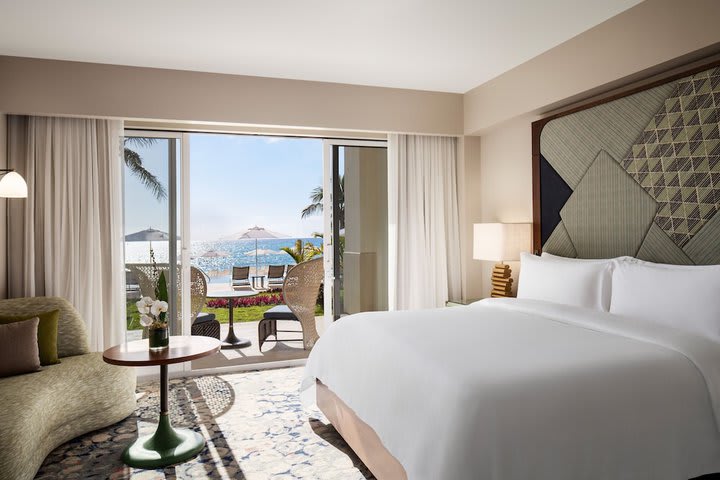 Img - Grand Room, 1 King Bed, Non Smoking, Balcony (Oceanfront)